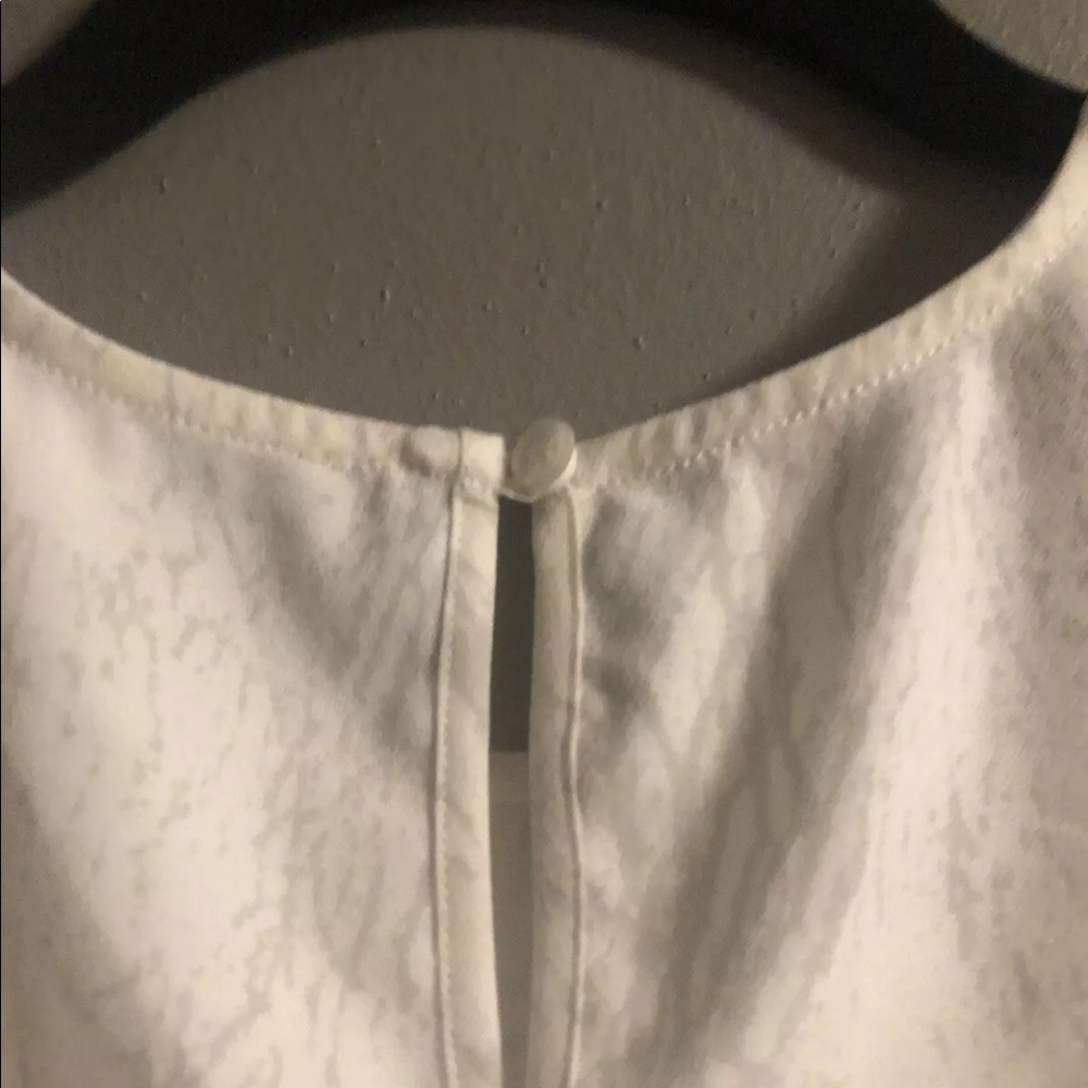 Bella Luxx Side Cut Out Tank White and Grey - Picture 6 of 8
